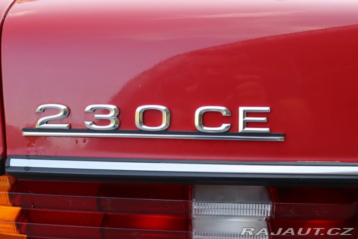 Mercedes-Benz 123 230CE KUPÉ AUTOMAT 100kW 1981