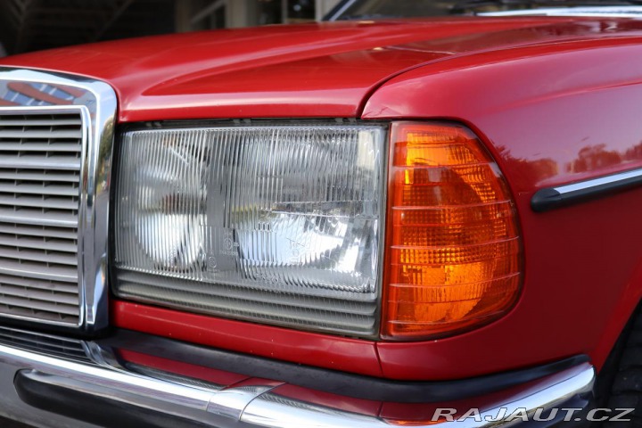 Mercedes-Benz 123 230CE KUPÉ AUTOMAT 100kW 1981