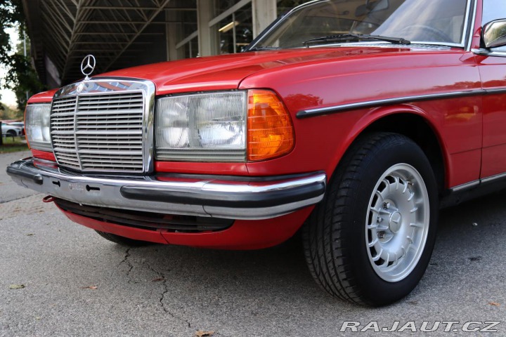 Mercedes-Benz 123 230CE KUPÉ AUTOMAT 100kW 1981