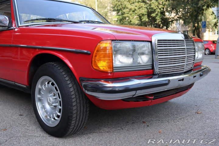 Mercedes-Benz 123 230CE KUPÉ AUTOMAT 100kW 1981