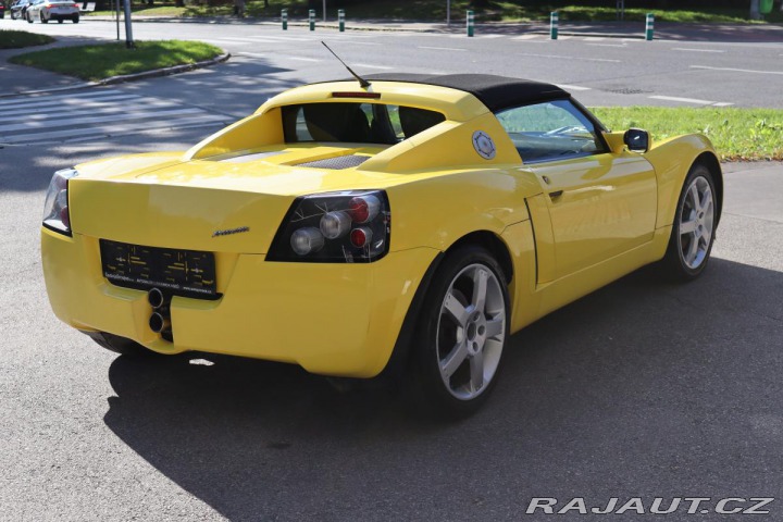 Opel Speedster 2.2 16V 108kW 23 TIS KM Č 2002