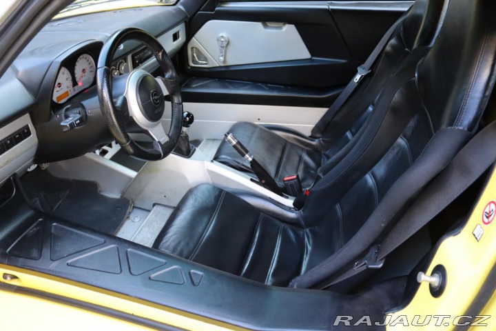 Opel Speedster 2.2 16V 108kW 23 TIS KM Č 2002