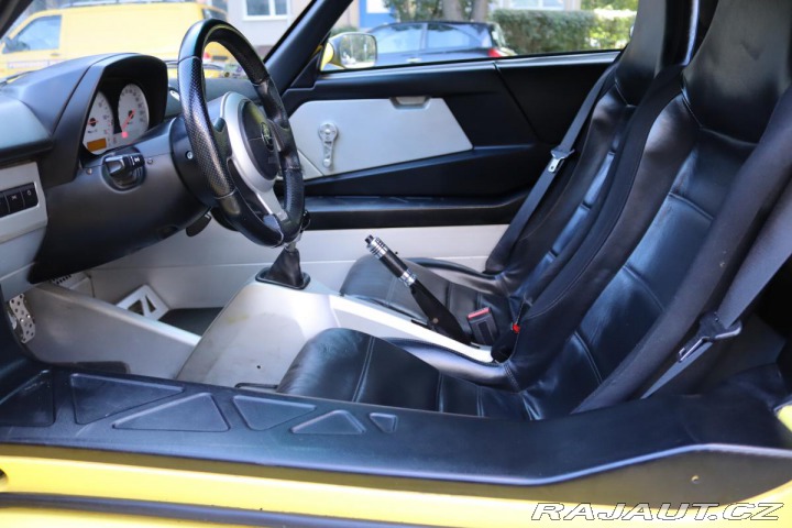 Opel Speedster 2.2 16V 108kW 23 TIS KM Č 2002