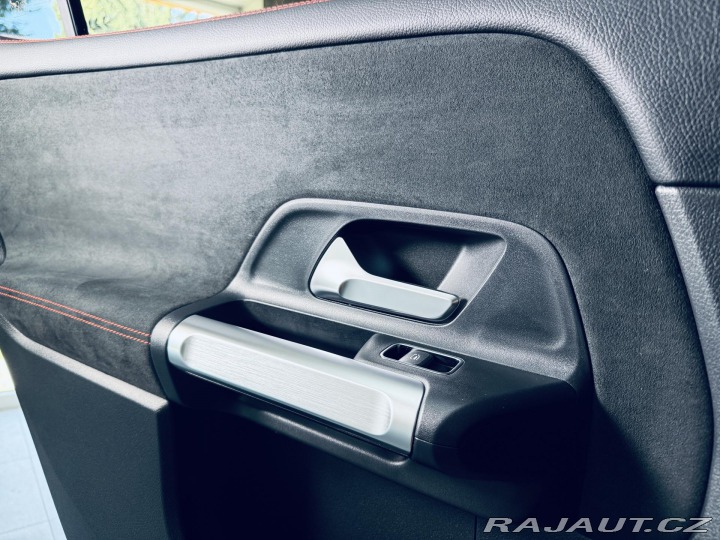 Mercedes-Benz GLB 200d*4M*AMG*OFF.ROAD*7MÍS 2024