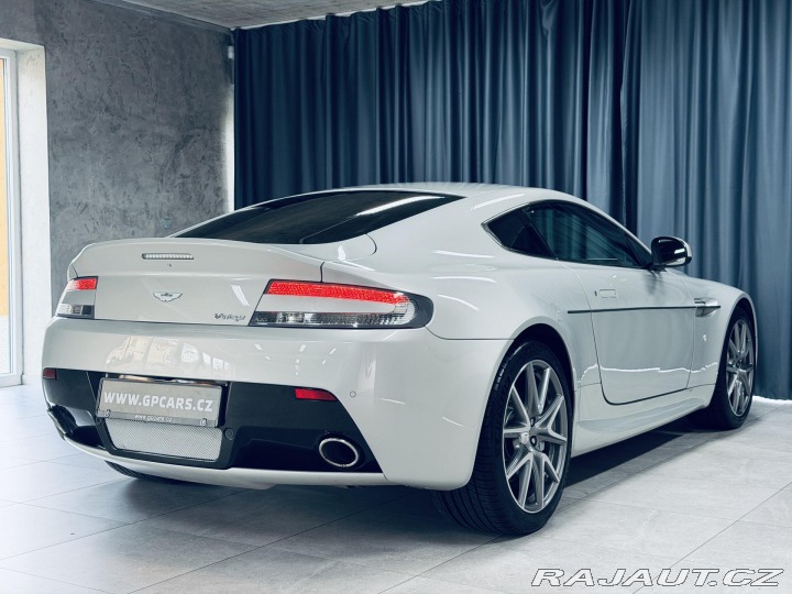 Aston Martin V8 Vantage 4.7L V8 2013