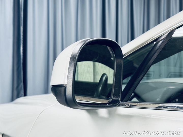Aston Martin V8 Vantage 4.7L V8 2013