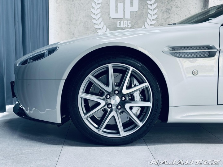 Aston Martin V8 Vantage 4.7L V8 2013
