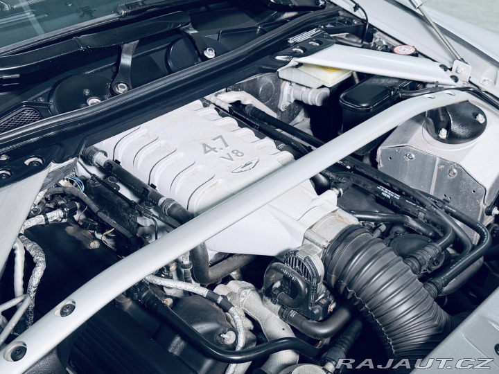 Aston Martin V8 Vantage 4.7L V8 2013