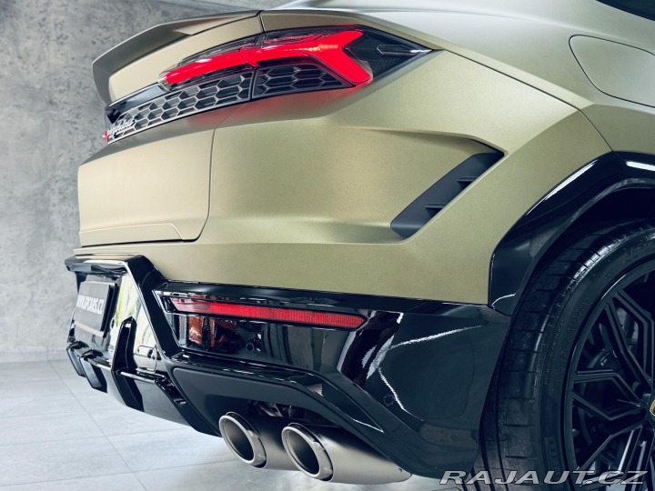 Lamborghini Urus SE*NOVÉ*MAT*AKRAPOVIC* 2025