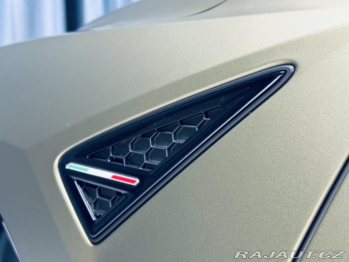 Lamborghini Urus SE*NOVÉ*MAT*AKRAPOVIC* 2025