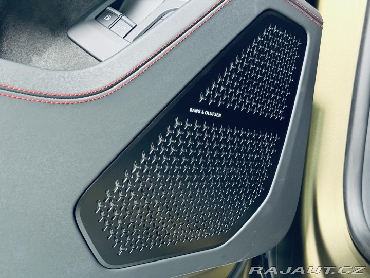 Lamborghini Urus SE*NOVÉ*MAT*AKRAPOVIC* 2025