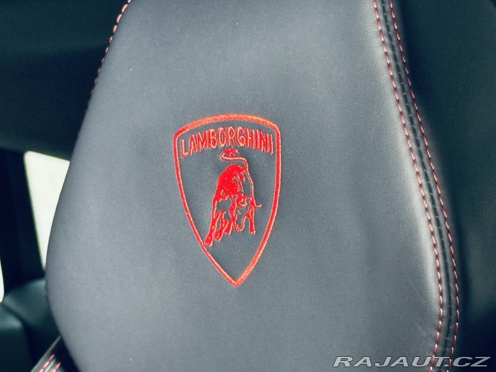 Lamborghini Urus SE*NOVÉ*MAT*AKRAPOVIC* 2025