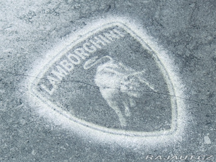 Lamborghini Urus SE*NOVÉ*MAT*AKRAPOVIC* 2025