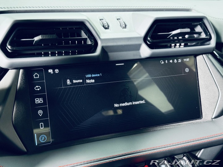 Lamborghini Urus SE*NOVÉ*MAT*AKRAPOVIC* 2025