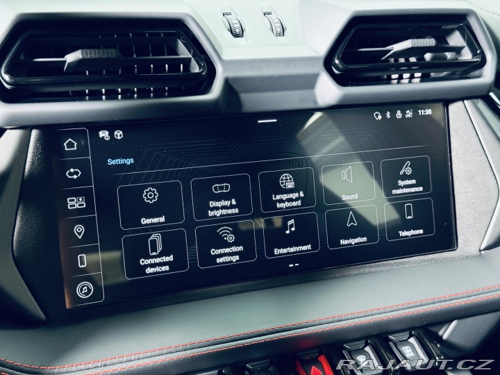 Lamborghini Urus SE*NOVÉ*MAT*AKRAPOVIC* 2025