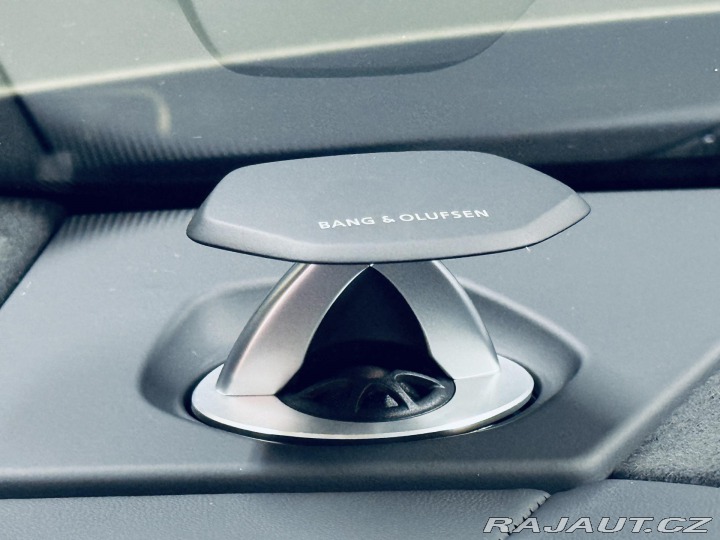 Lamborghini Urus SE*NOVÉ*MAT*AKRAPOVIC* 2025