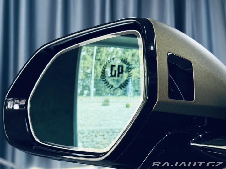 Lamborghini Urus SE*NOVÉ*MAT*AKRAPOVIC* 2025