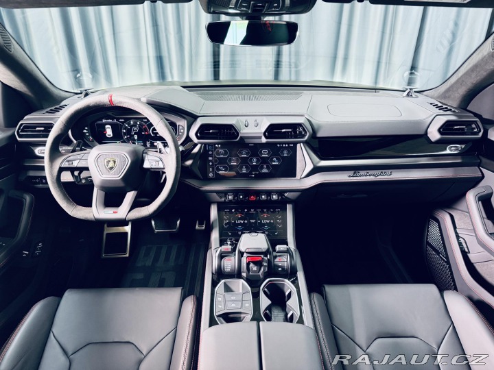 Lamborghini Urus SE*NOVÉ*MAT*AKRAPOVIC* 2025