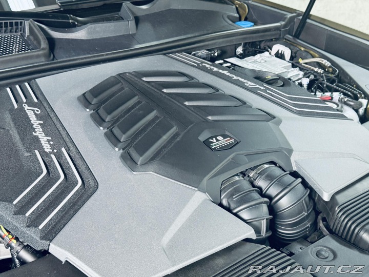 Lamborghini Urus SE*NOVÉ*MAT*AKRAPOVIC* 2025