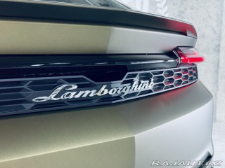 Lamborghini Urus SE*NOVÉ*MAT*AKRAPOVIC* 2025