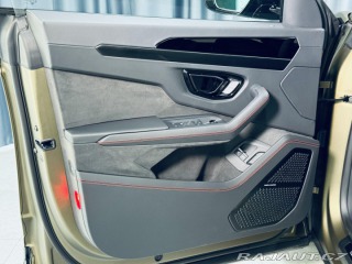Lamborghini Urus SE*NOVÉ*MAT*AKRAPOVIC* 2025