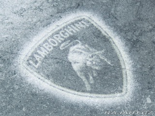 Lamborghini Urus SE*NOVÉ*MAT*AKRAPOVIC* 2025