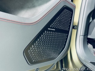 Lamborghini Urus SE*NOVÉ*MAT*AKRAPOVIC* 2025