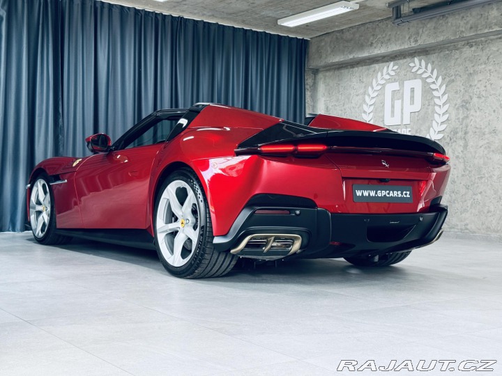 Ferrari Ostatní modely 12Cilindri*SPIDER*Rosso M 2025