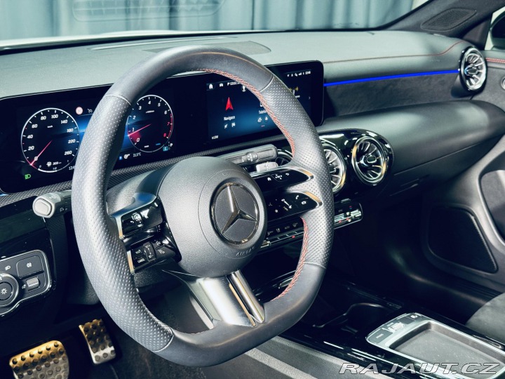 Mercedes-Benz CLA 180*AMG*KEYLESS*KAMERA*CZ 2023