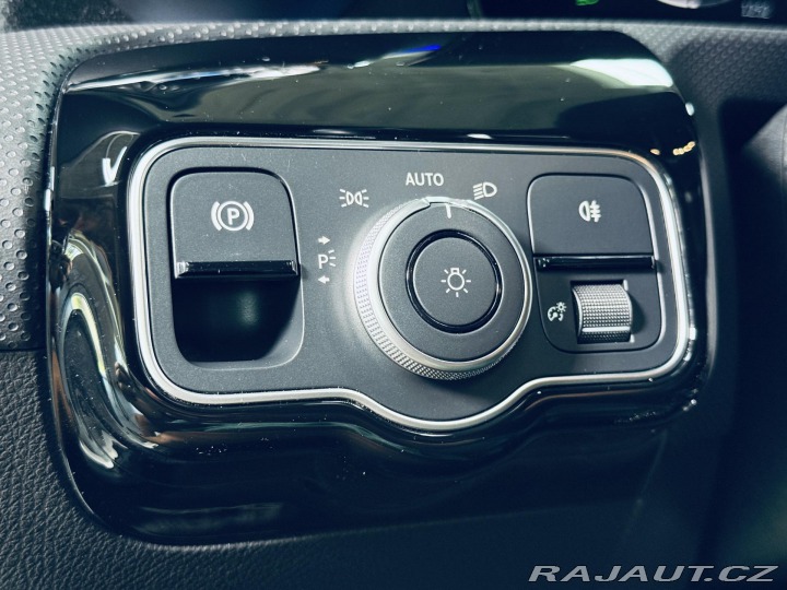 Mercedes-Benz CLA 180*AMG*KEYLESS*KAMERA*CZ 2023
