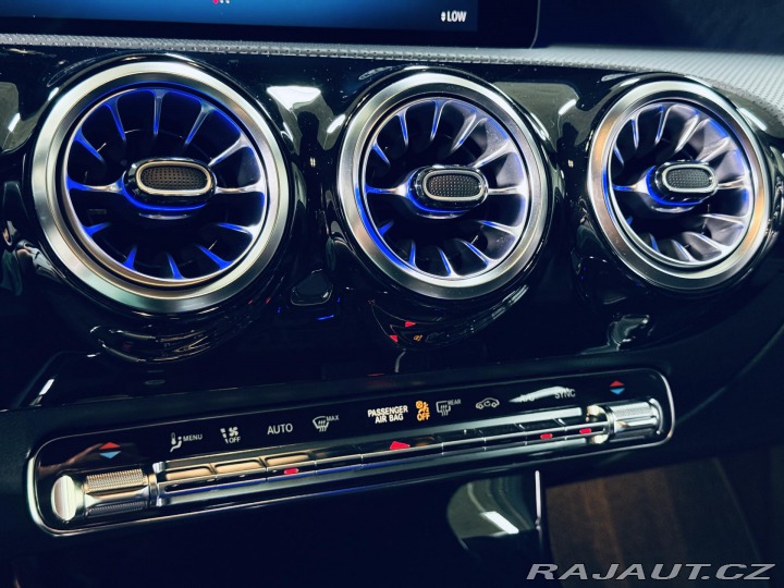 Mercedes-Benz CLA 180*AMG*KEYLESS*KAMERA*CZ 2023