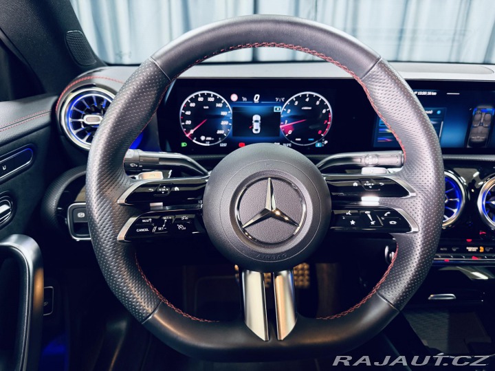 Mercedes-Benz CLA 180*AMG*KEYLESS*KAMERA*CZ 2023