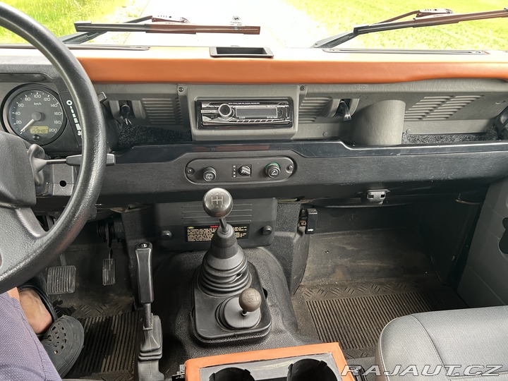 Land Rover Defender 2001