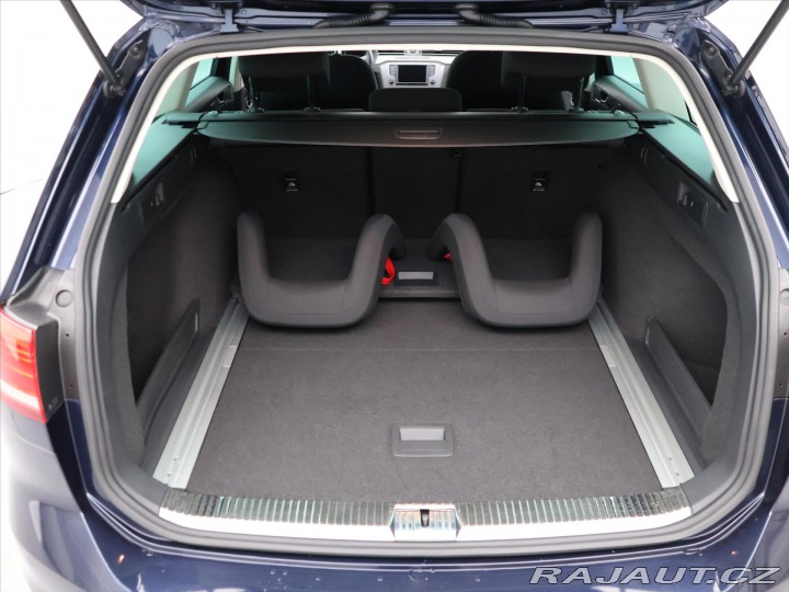 Volkswagen Passat 1,6 TDI LED Navi ACC 1.Ma 2015