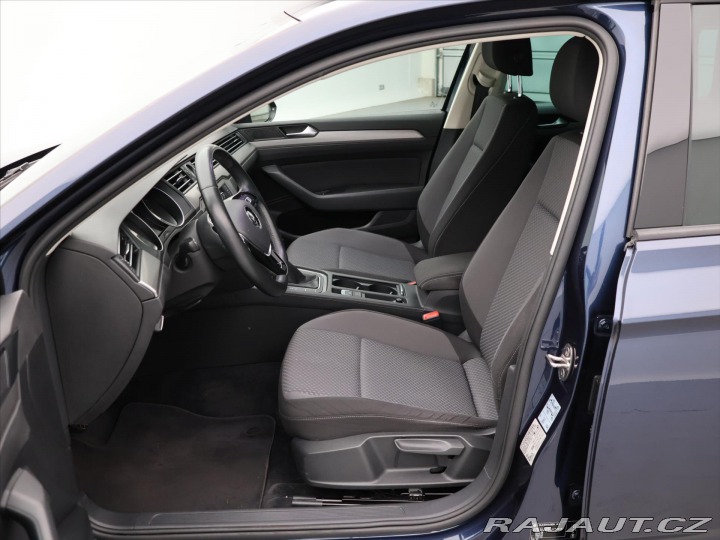 Volkswagen Passat 1,6 TDI LED Navi ACC 1.Ma 2015