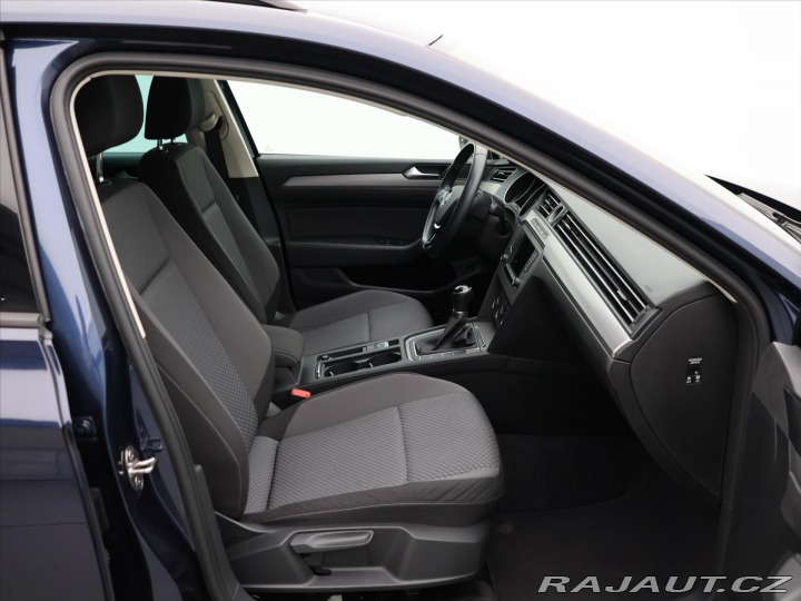 Volkswagen Passat 1,6 TDI LED Navi ACC 1.Ma 2015
