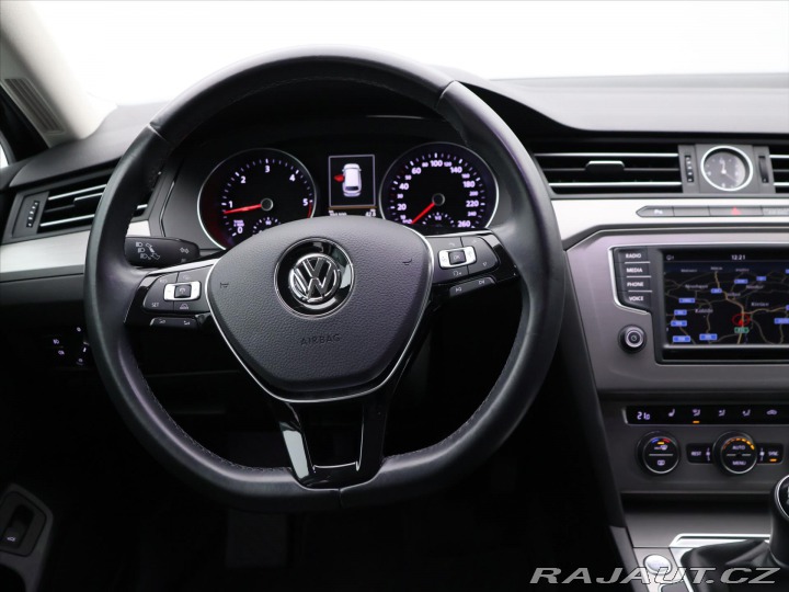 Volkswagen Passat 1,6 TDI LED Navi ACC 1.Ma 2015