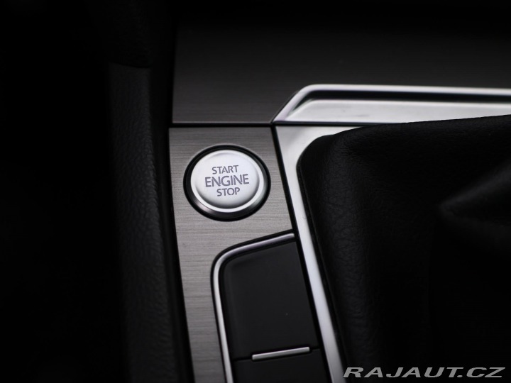 Volkswagen Passat 1,6 TDI LED Navi ACC 1.Ma 2015