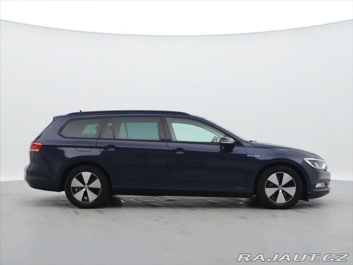 Volkswagen Passat 1,6 TDI LED Navi ACC 1.Ma 2015