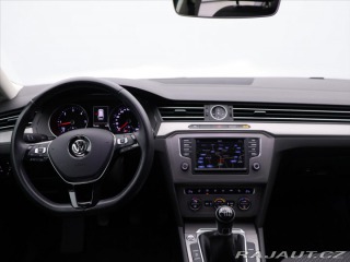 Volkswagen Passat 1,6 TDI LED Navi ACC 1.Ma 2015