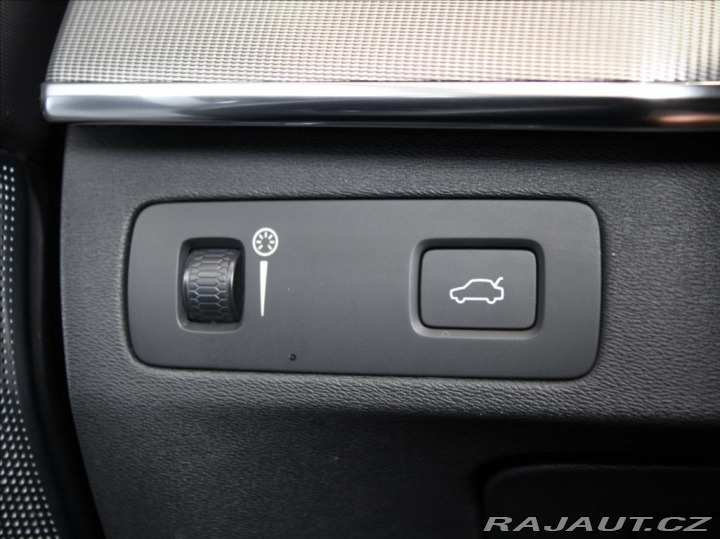 Volvo XC90 2,0 B5 R Vzduch B&W 7 2021