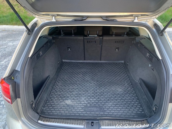 Volkswagen Passat 2,0   110kW MANUÁL, DIGI, 2015