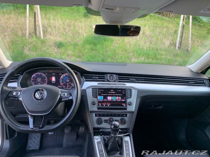 Volkswagen Passat 2,0   110kW MANUÁL, DIGI, 2015