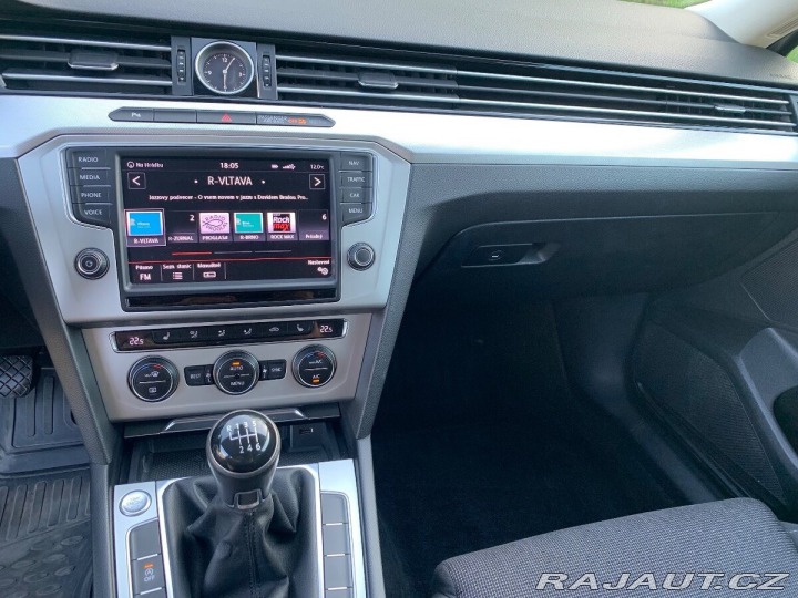 Volkswagen Passat 2,0   110kW MANUÁL, DIGI, 2015