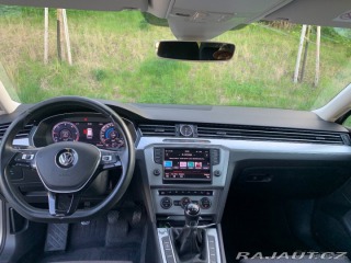 Volkswagen Passat 2,0   110kW MANUÁL, DIGI, 2015