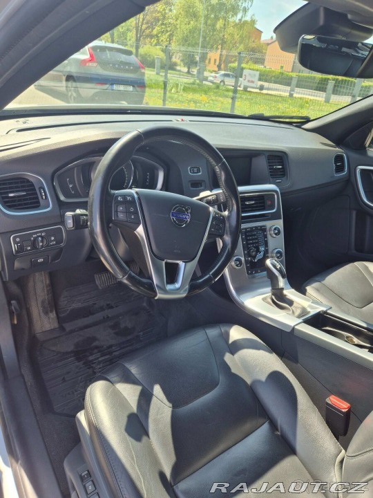 Volvo V60 2,4   Cross Country D 2016