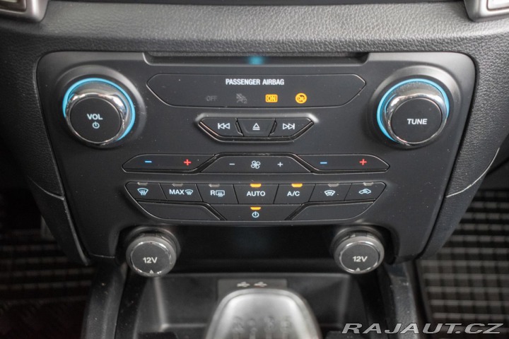 Ford Ranger 2.0 XLT*Naviják*4x4*TAŽNÉ 2020