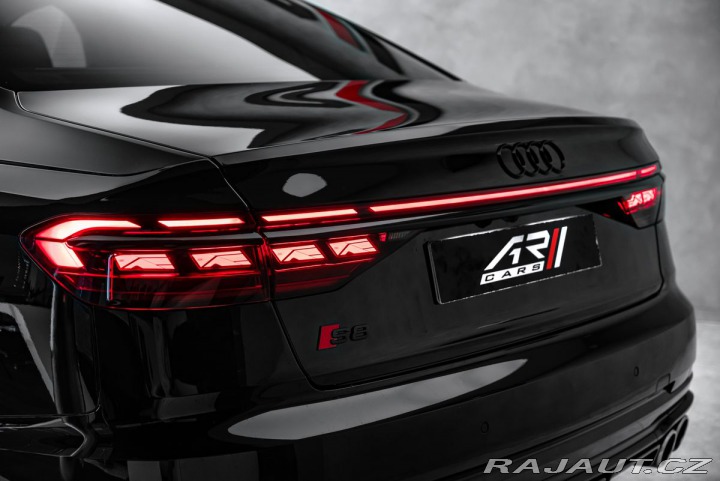 Audi S8 Exclusive masáže Pano HuD 2025