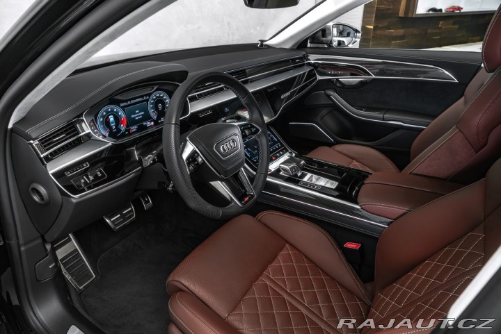 Audi S8 Exclusive masáže Pano HuD 2025