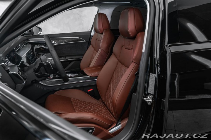 Audi S8 Exclusive masáže Pano HuD 2025
